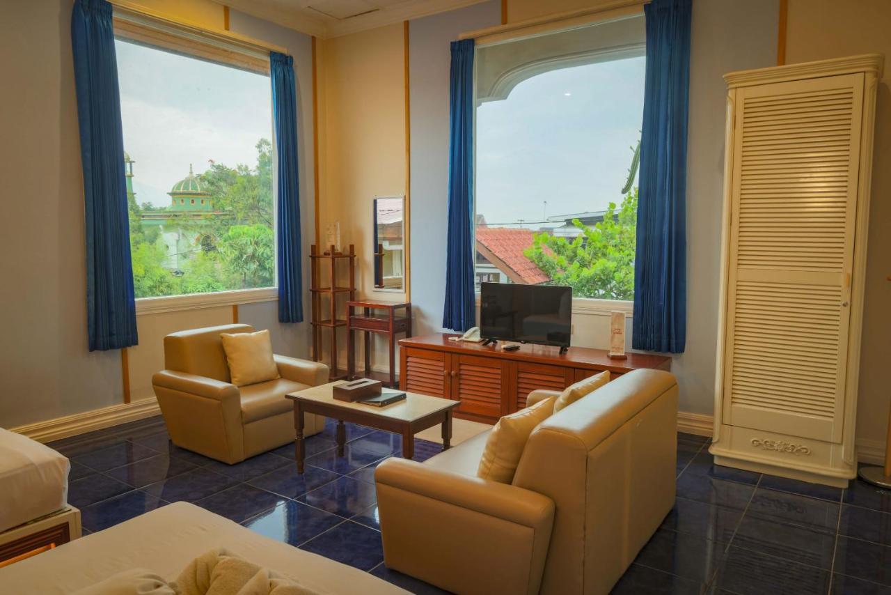 Family Hotel Gradia 2 Бату Екстериор снимка