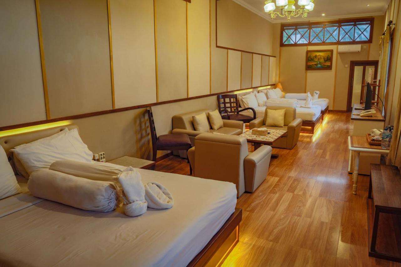 Family Hotel Gradia 2 Бату Екстериор снимка