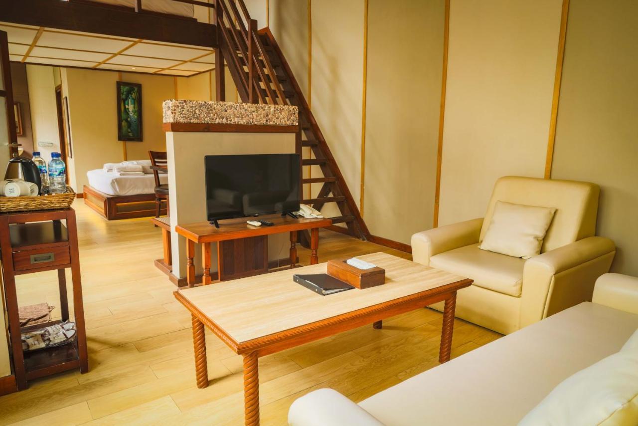 Family Hotel Gradia 2 Бату Екстериор снимка