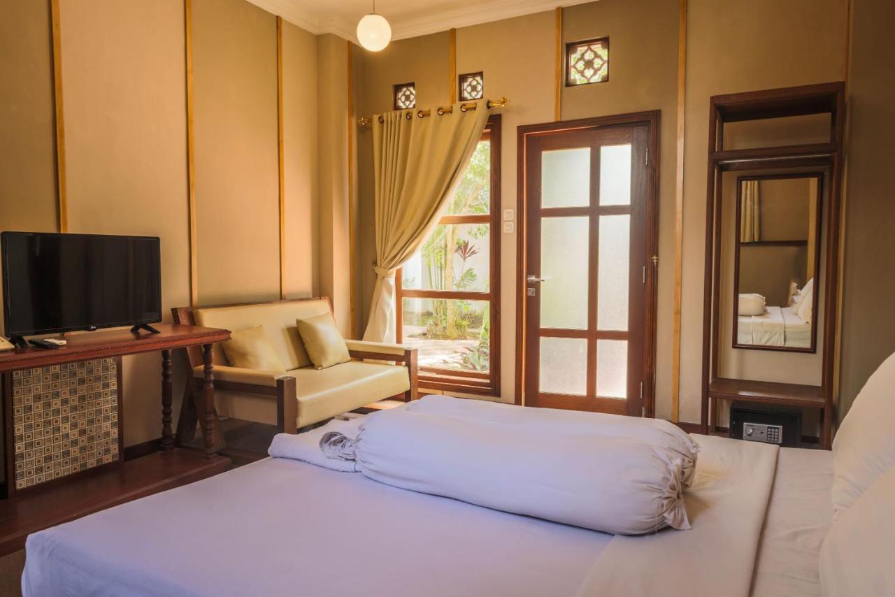 Family Hotel Gradia 2 Бату Екстериор снимка