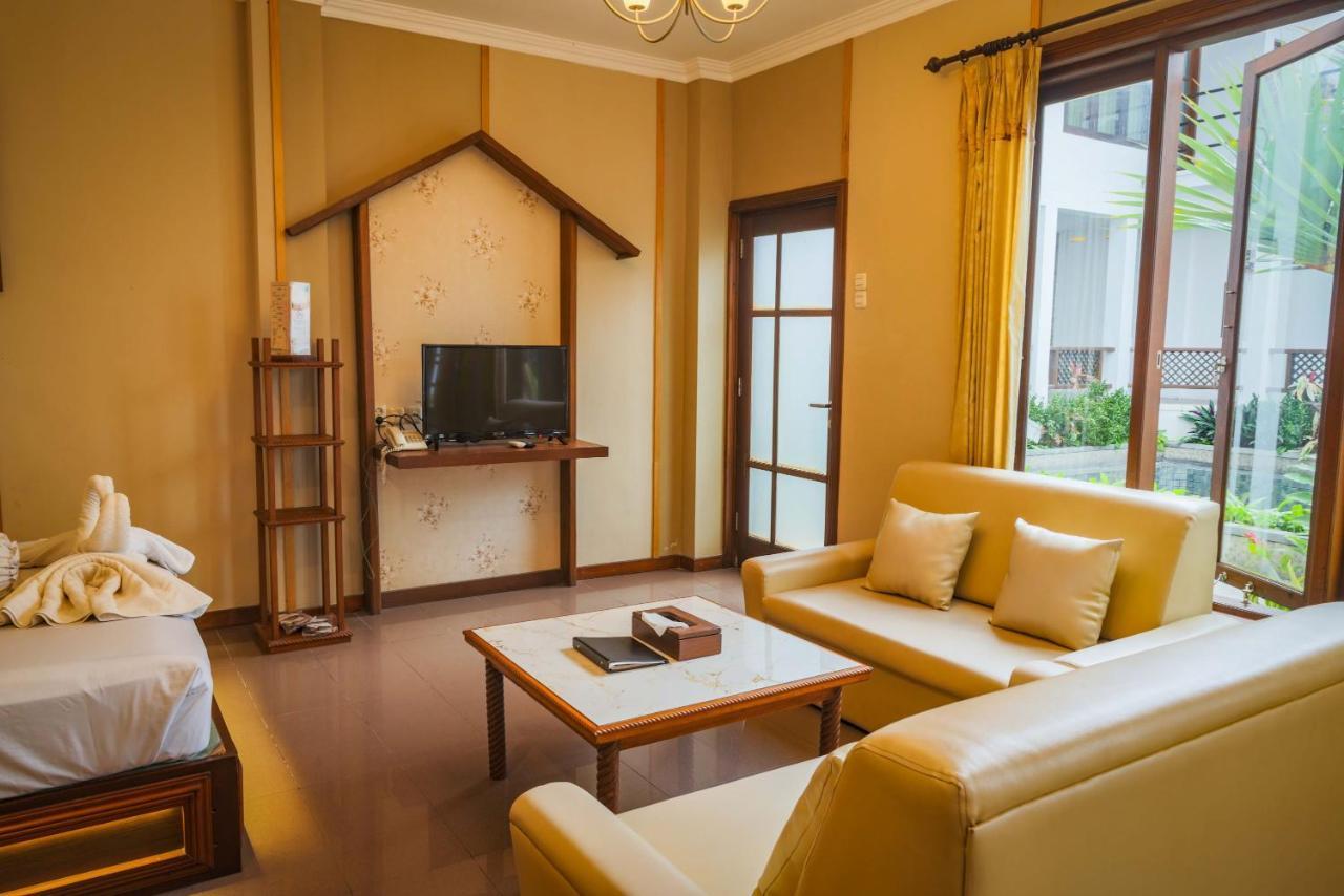 Family Hotel Gradia 2 Бату Екстериор снимка