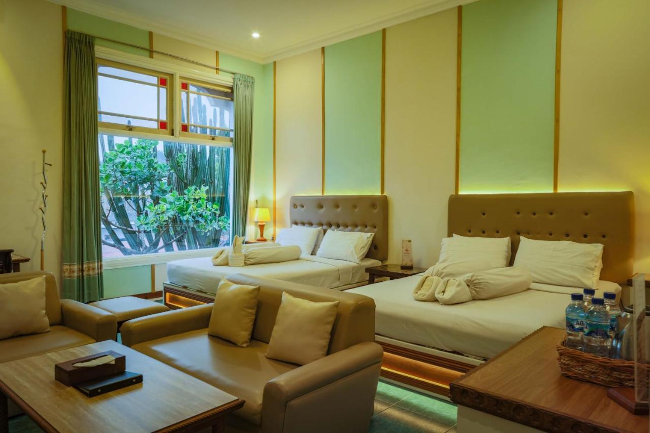 Family Hotel Gradia 2 Бату Екстериор снимка