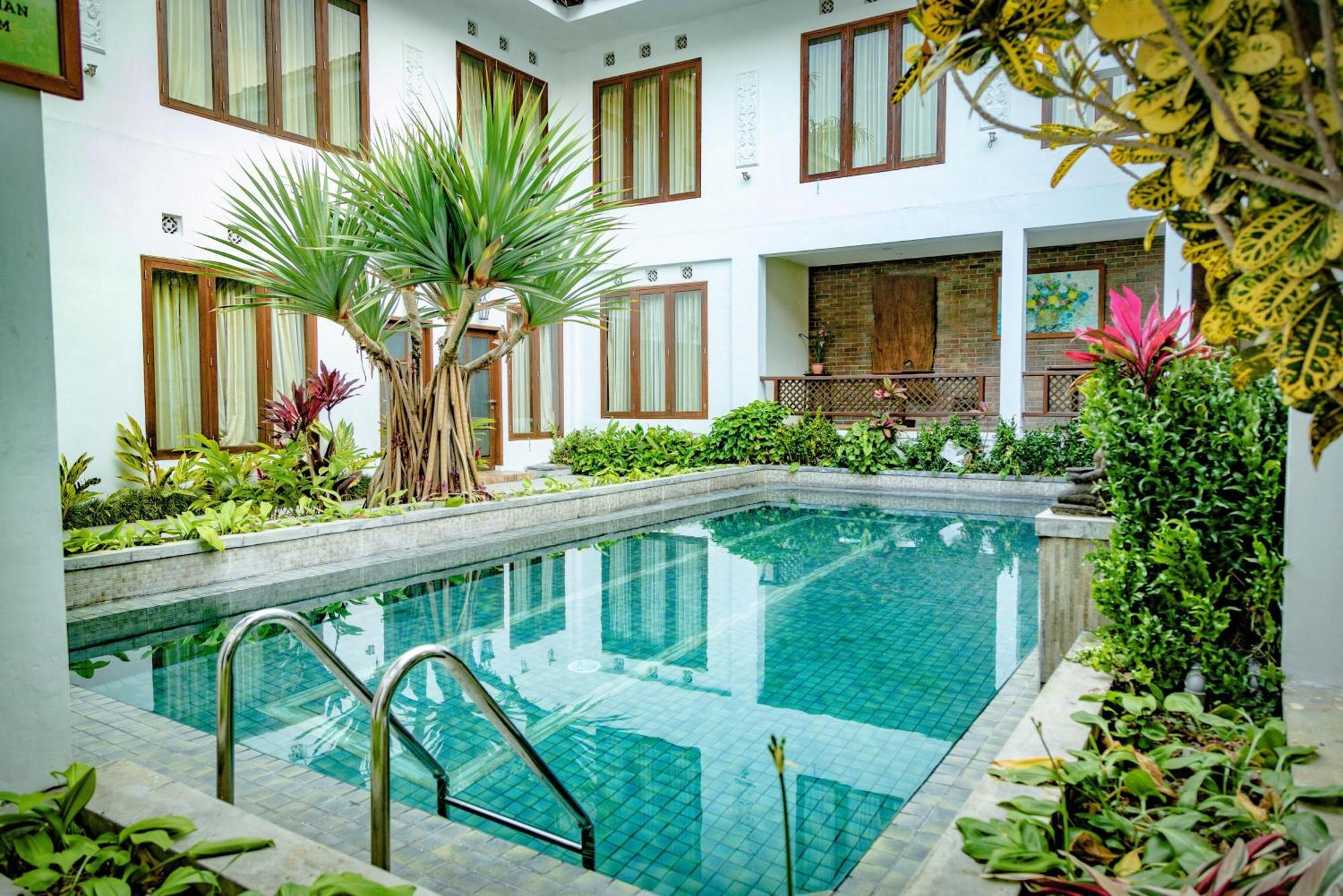 Family Hotel Gradia 2 Бату Екстериор снимка