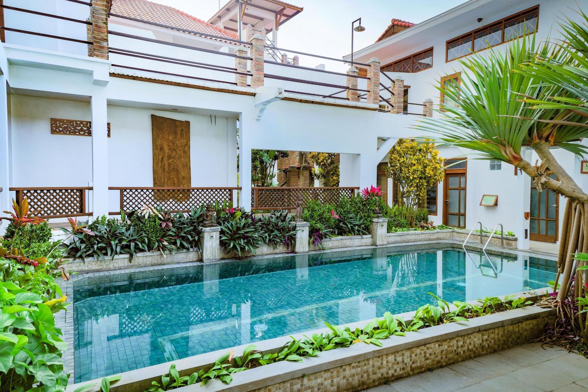 Family Hotel Gradia 2 Бату Екстериор снимка
