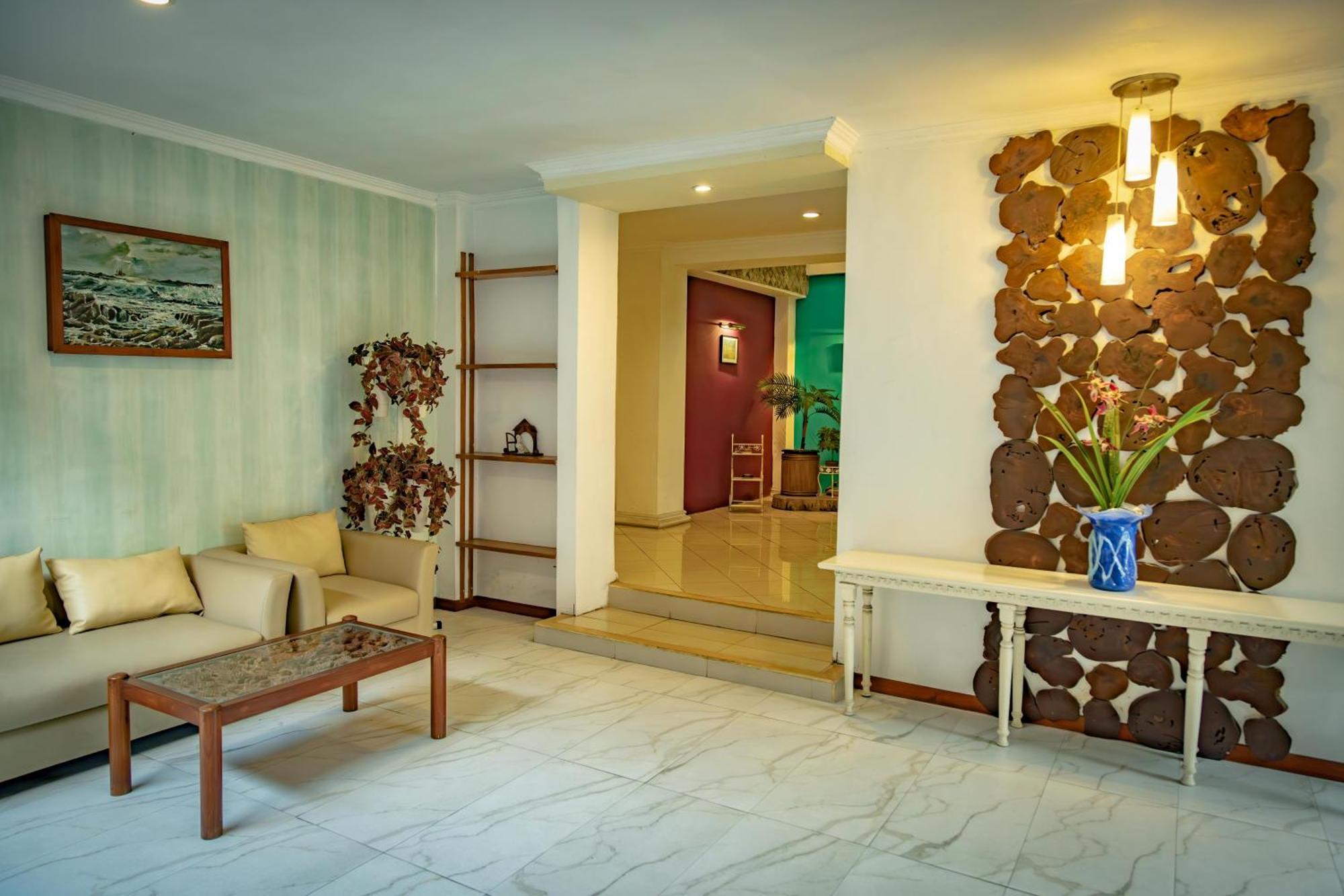 Family Hotel Gradia 2 Бату Екстериор снимка