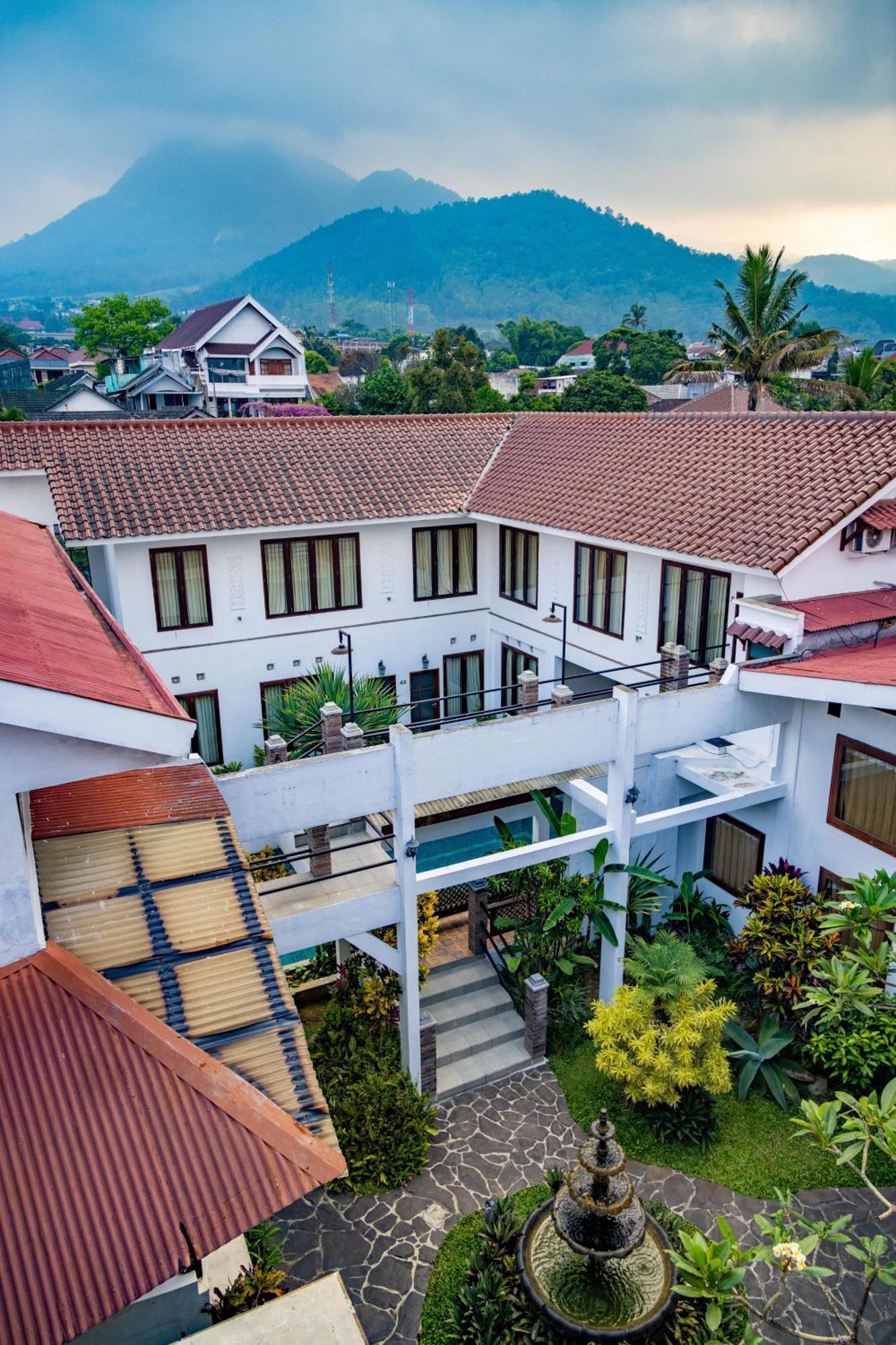 Family Hotel Gradia 2 Бату Екстериор снимка