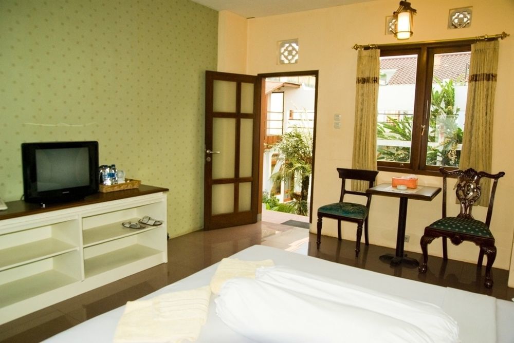 Family Hotel Gradia 2 Бату Екстериор снимка
