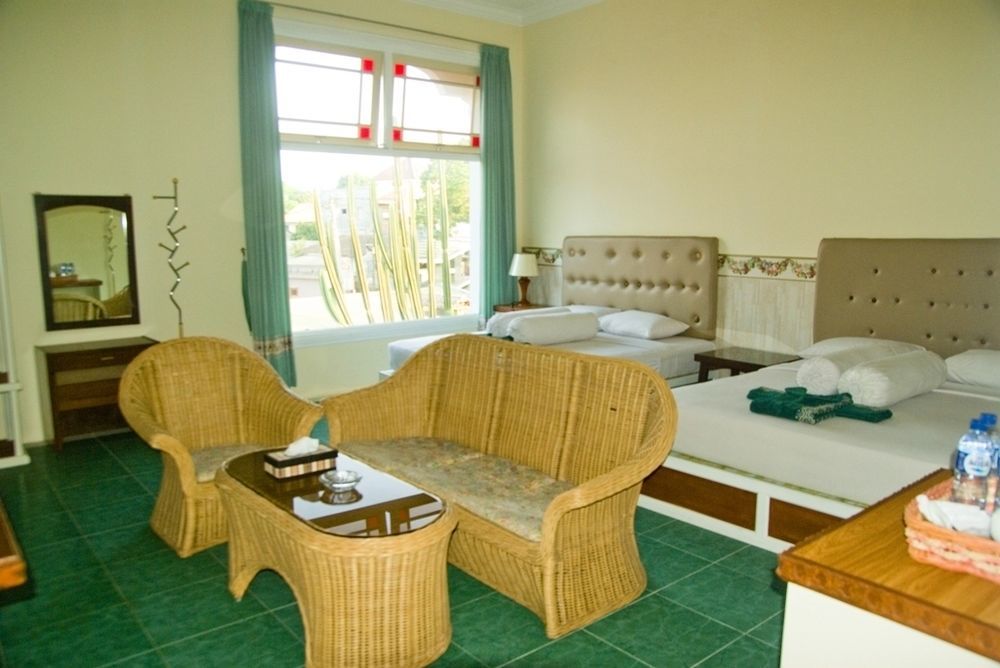 Family Hotel Gradia 2 Бату Екстериор снимка