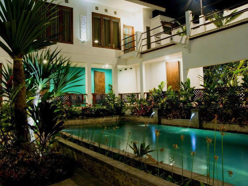 Family Hotel Gradia 2 Бату Екстериор снимка