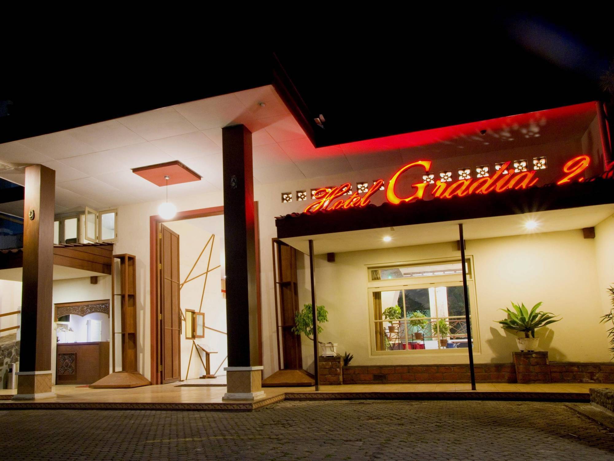 Family Hotel Gradia 2 Бату Екстериор снимка